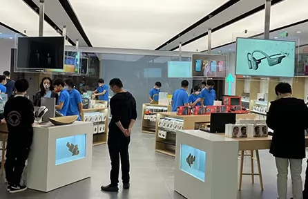 Case/DWINYA enables smart display in brand stores